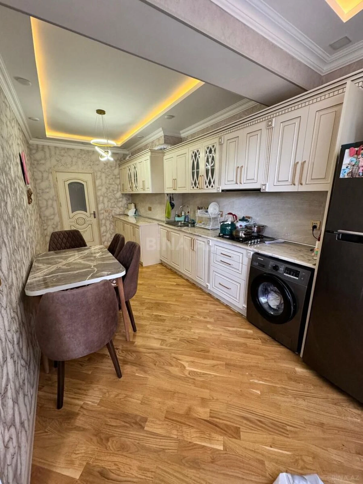 Satılır 4 otaqlı mənzil 155 m²