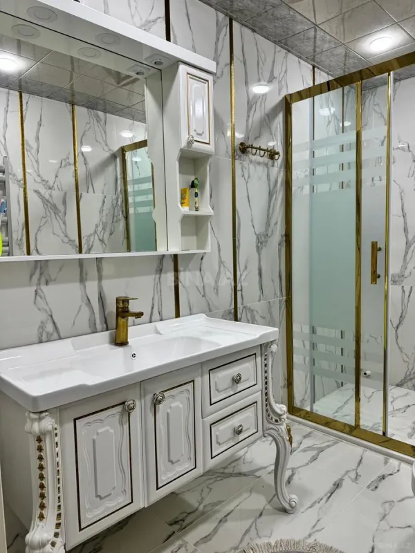 Satılır 4 otaqlı mənzil 155 m²