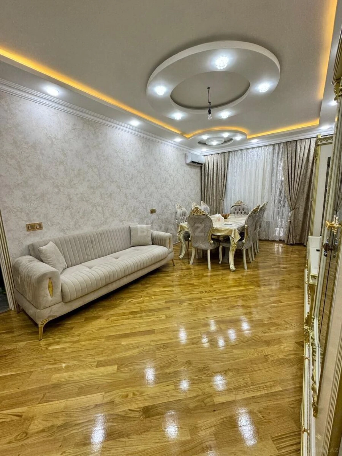 Satılır 4 otaqlı mənzil 155 m²