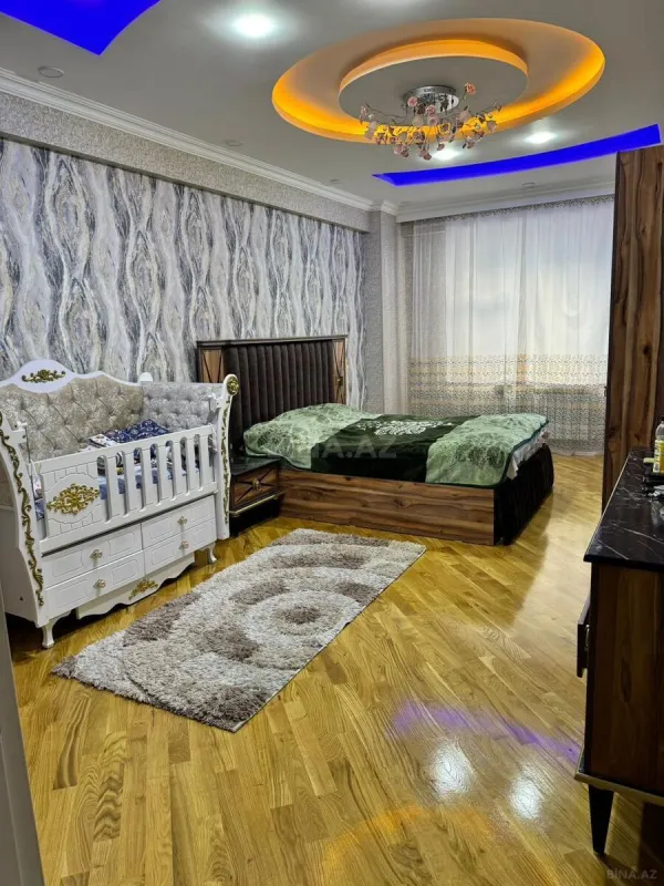 Satılır 4 otaqlı mənzil 155 m²
