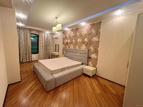 Kirayə verilir 4 otaqlı mənzil 200 m²