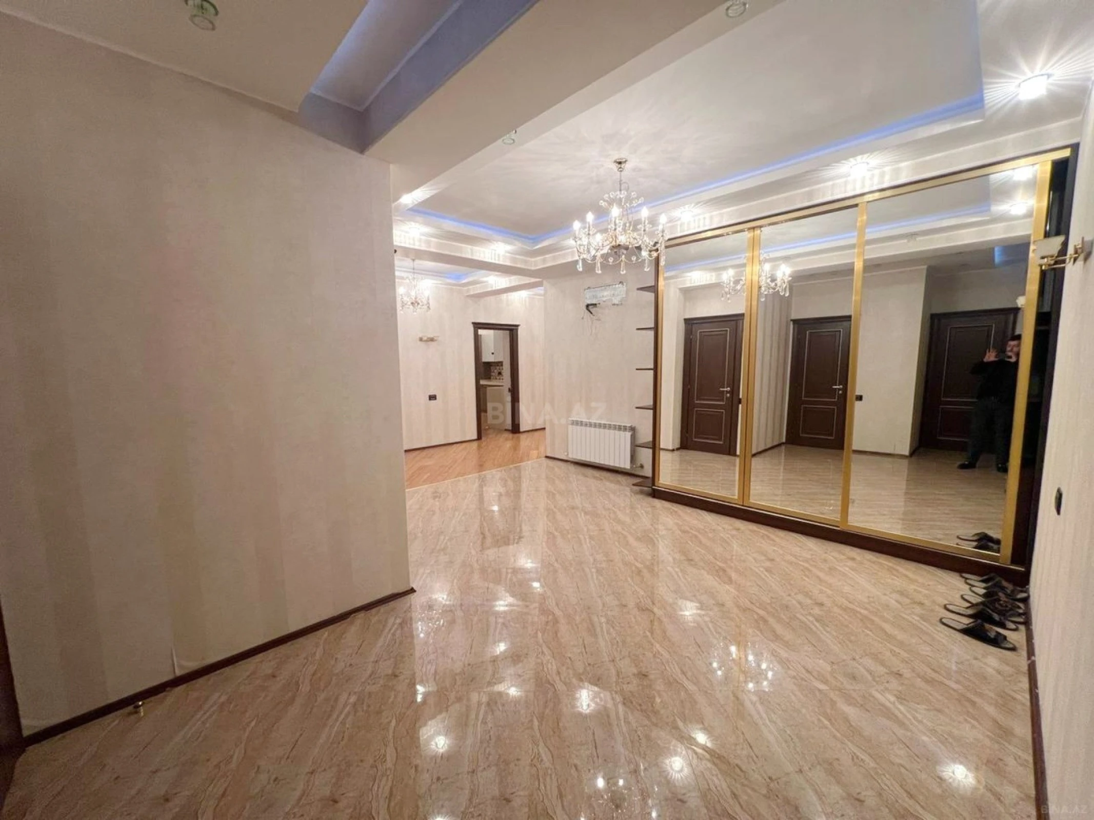 Kirayə verilir 4 otaqlı mənzil 200 m²