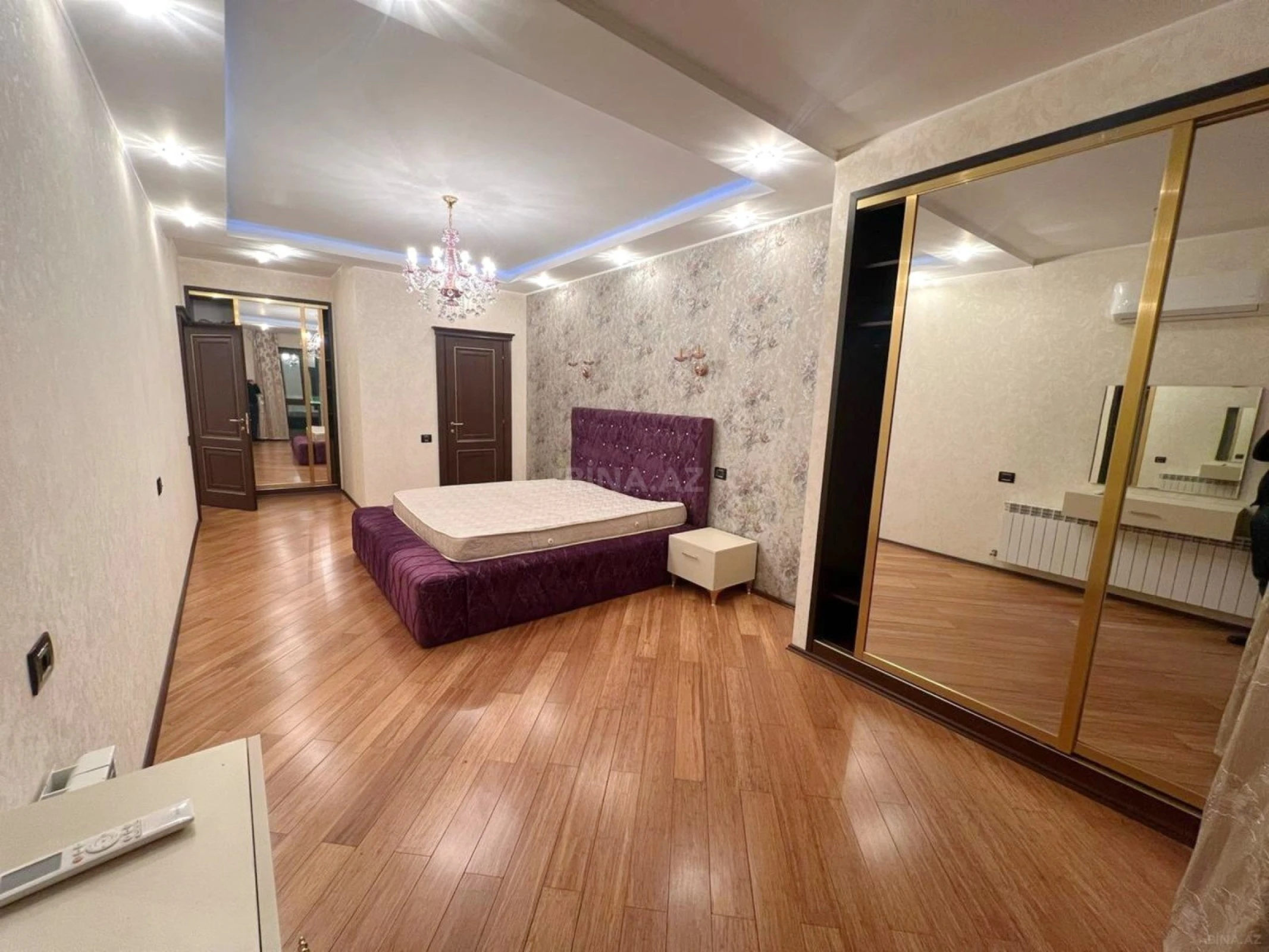 Kirayə verilir 4 otaqlı mənzil 200 m²