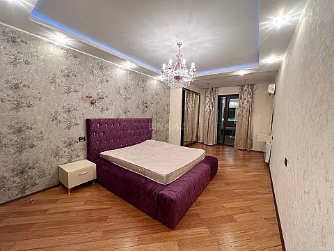 Kirayə verilir 4 otaqlı mənzil 200 m²