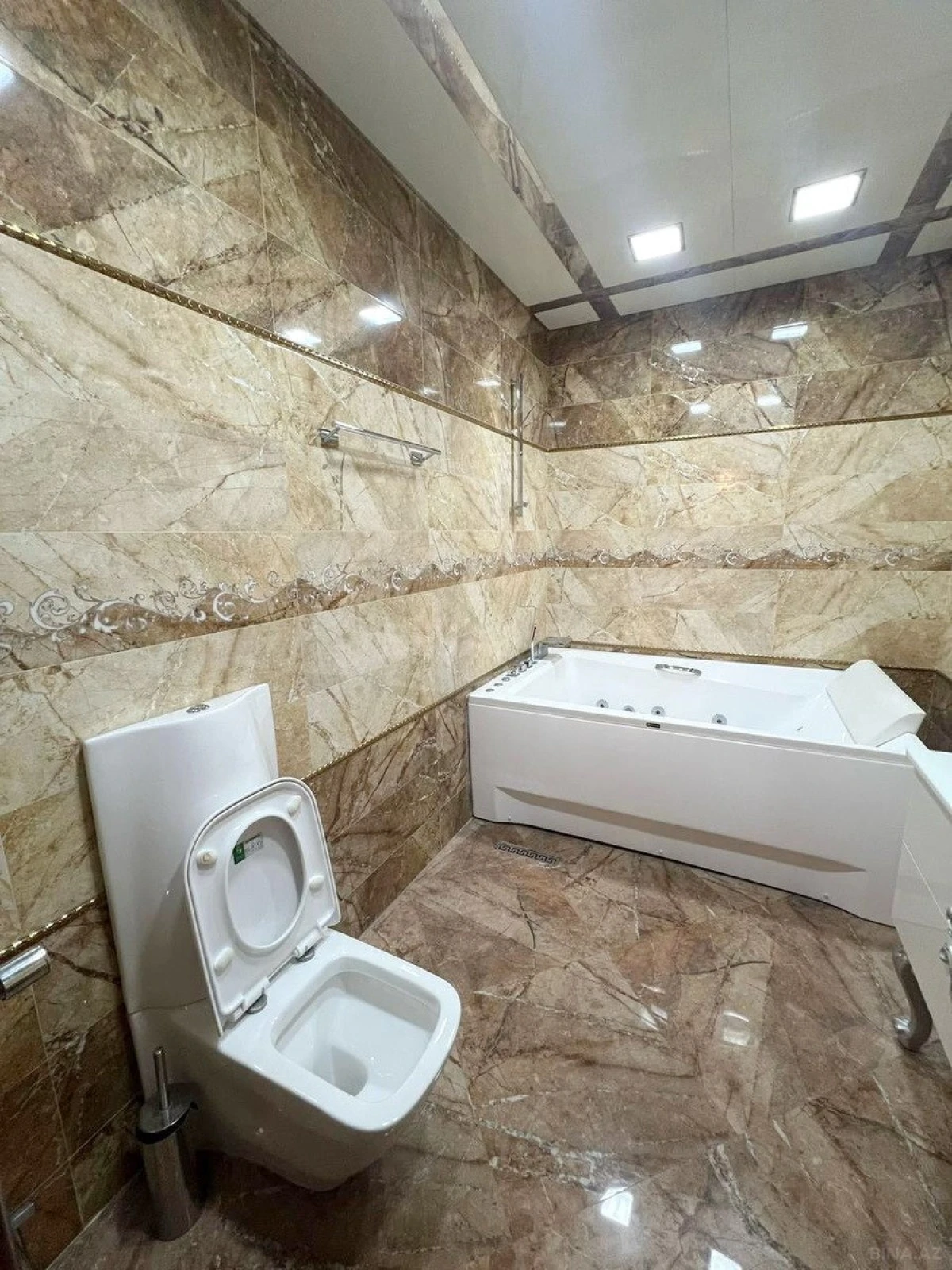 Kirayə verilir 4 otaqlı mənzil 200 m²