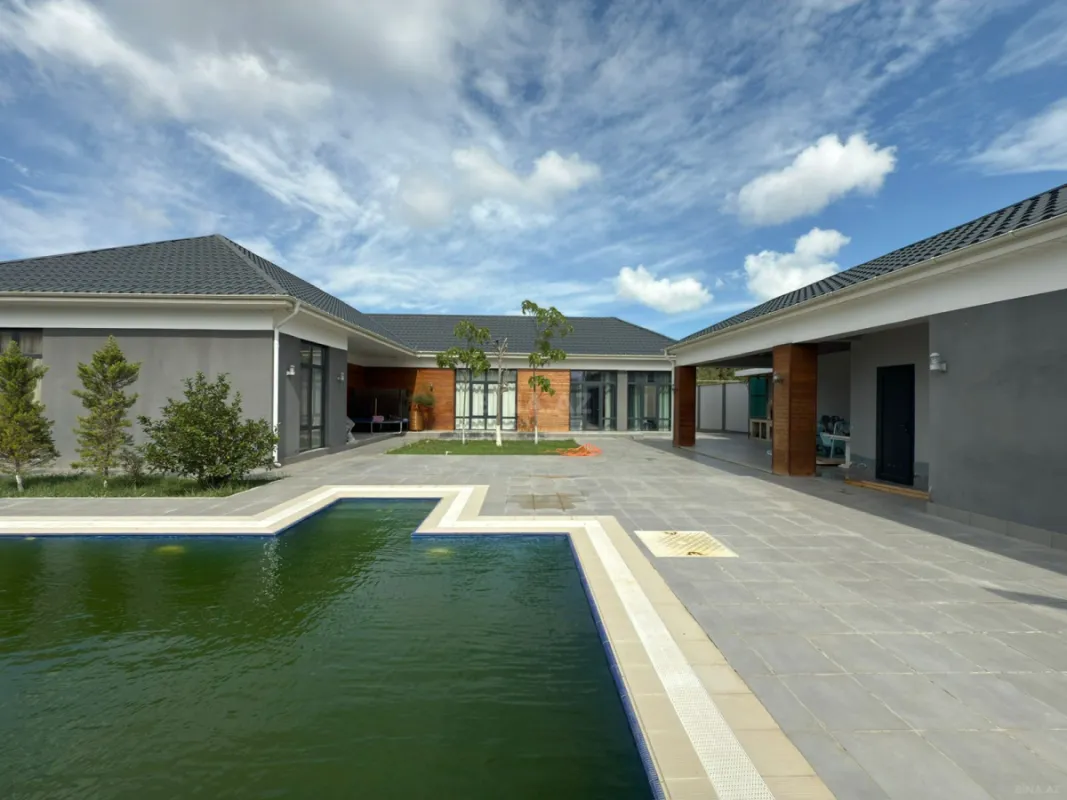 Satılır 5 otaqlı həyət evi 200 m²