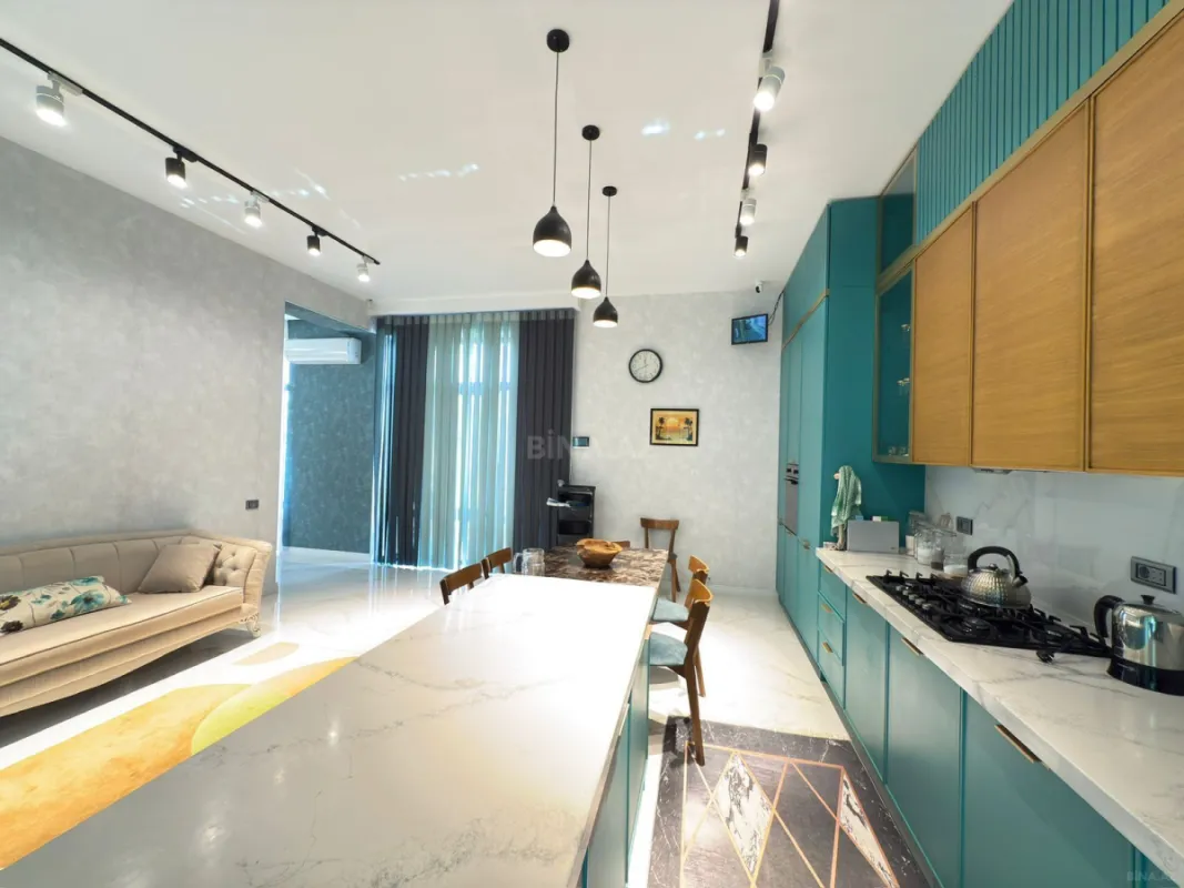 Satılır 5 otaqlı həyət evi 200 m²