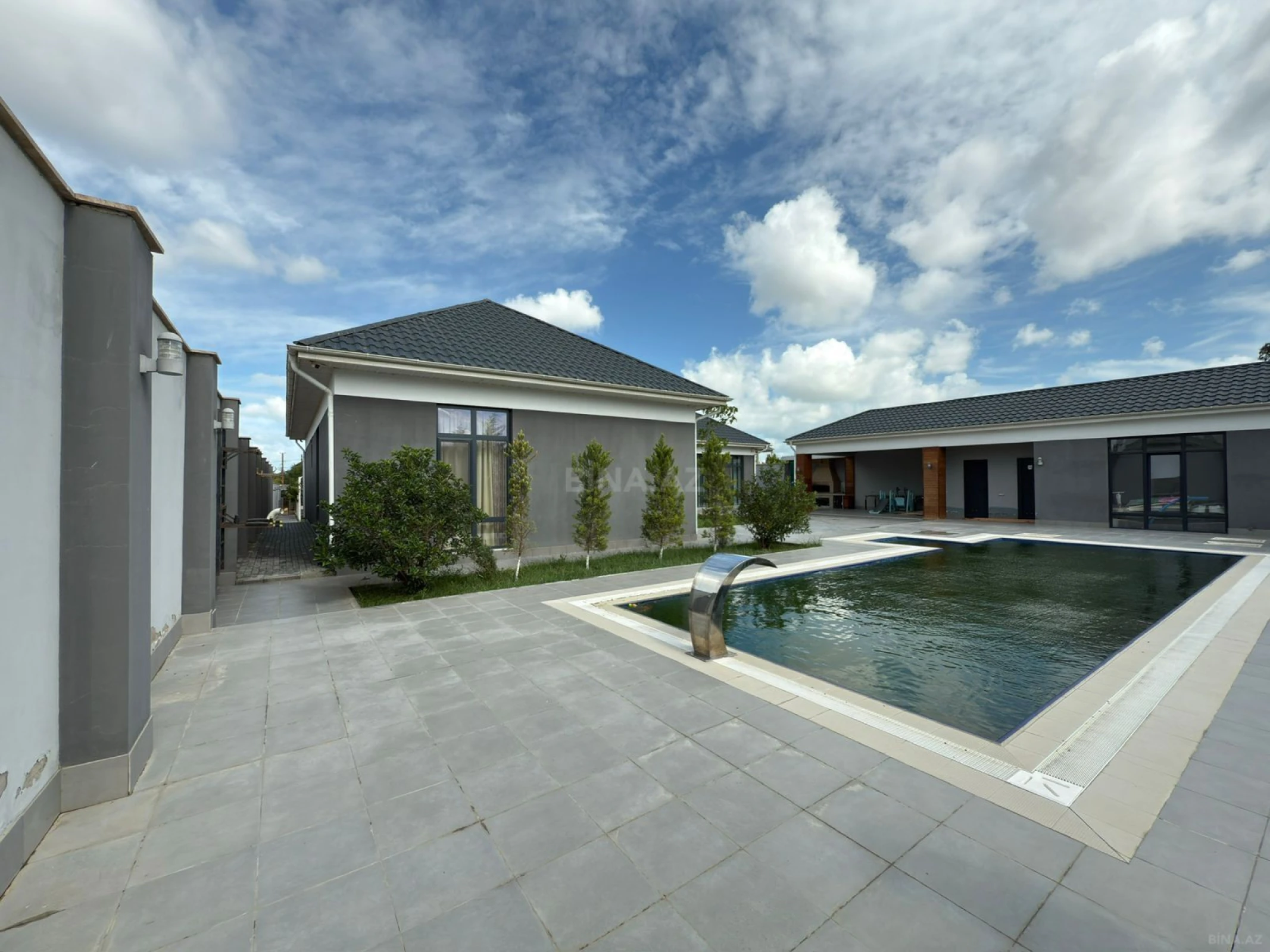 Satılır 5 otaqlı həyət evi 200 m²