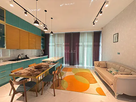 Satılır 5 otaqlı həyət evi 200 m²