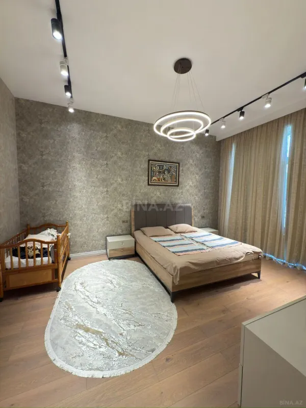 Satılır 5 otaqlı həyət evi 200 m²