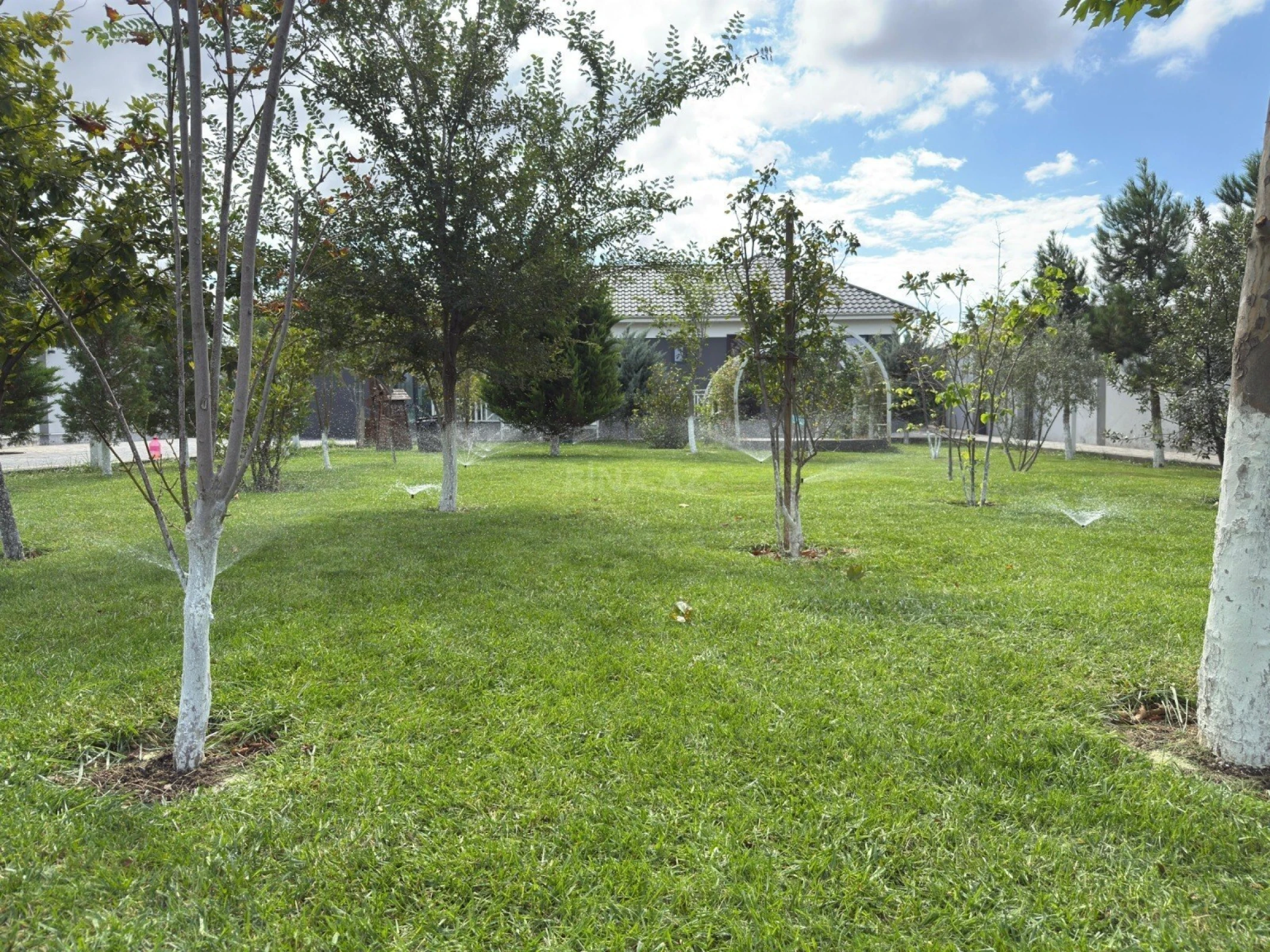 Satılır 5 otaqlı həyət evi 200 m²