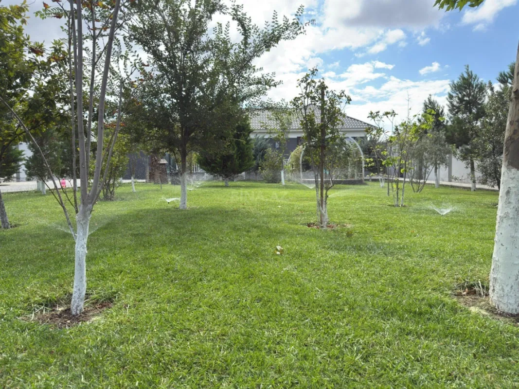 Satılır 5 otaqlı həyət evi 200 m²