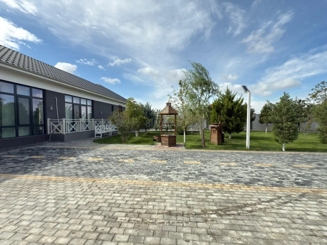 Satılır 5 otaqlı həyət evi 200 m²