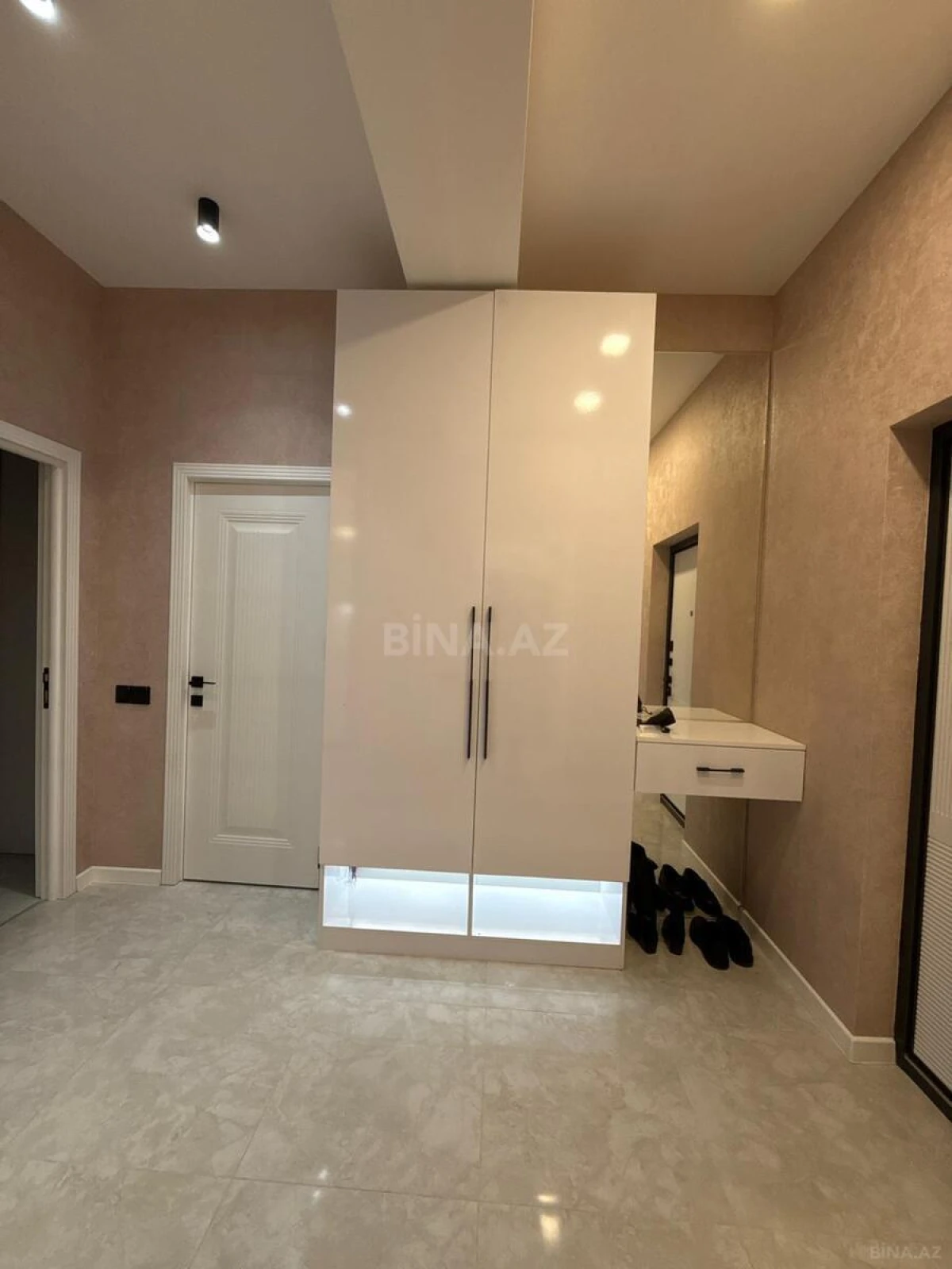 Kirayə verilir 2 otaqlı mənzil 68 m²