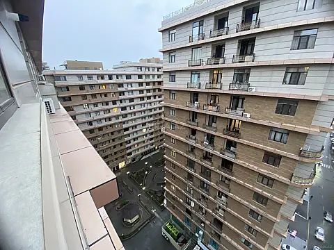 Satılır 2 otaqlı mənzil 86 m²