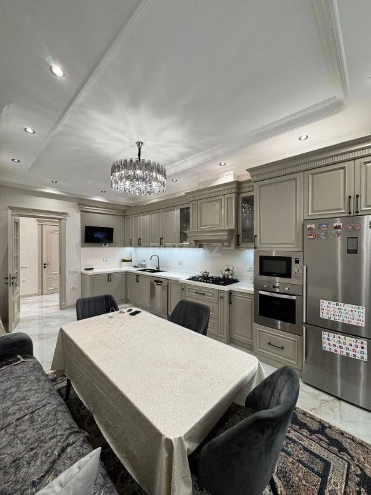 Satılır 3 otaqlı mənzil 153 m²