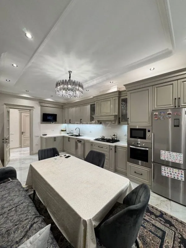 Satılır 3 otaqlı mənzil 153 m²