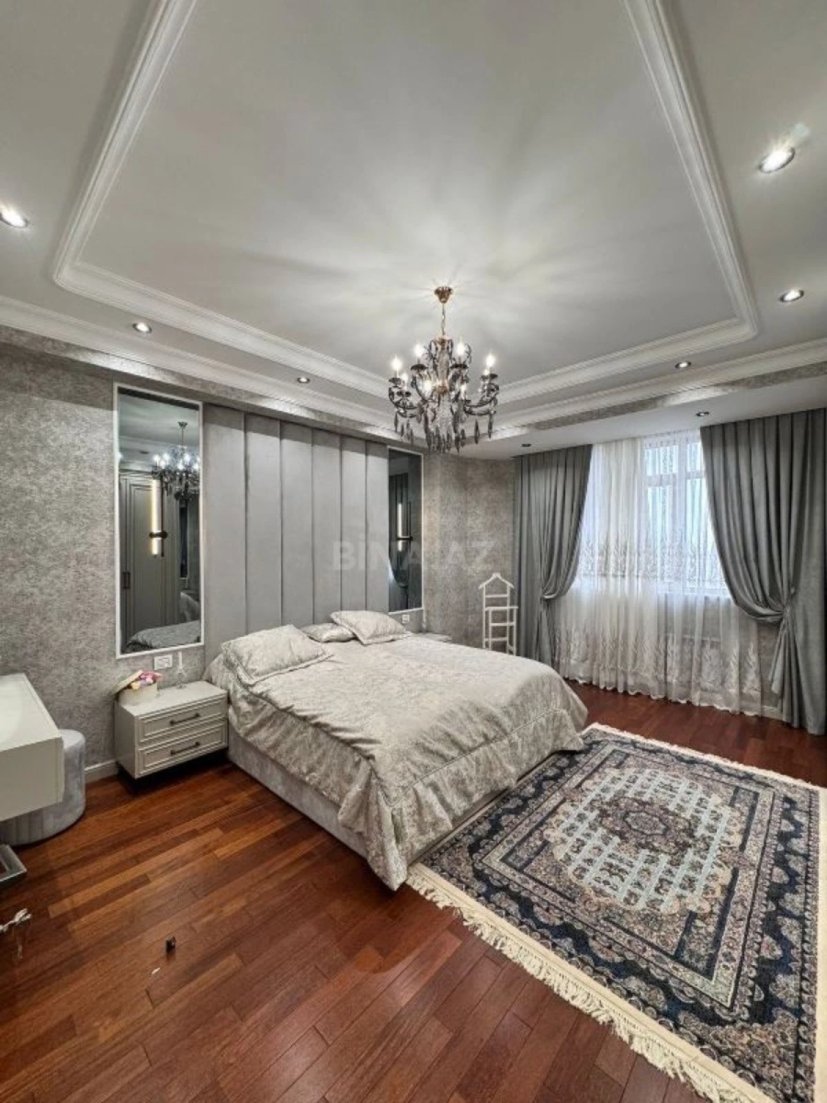 Satılır 3 otaqlı mənzil 153 m²