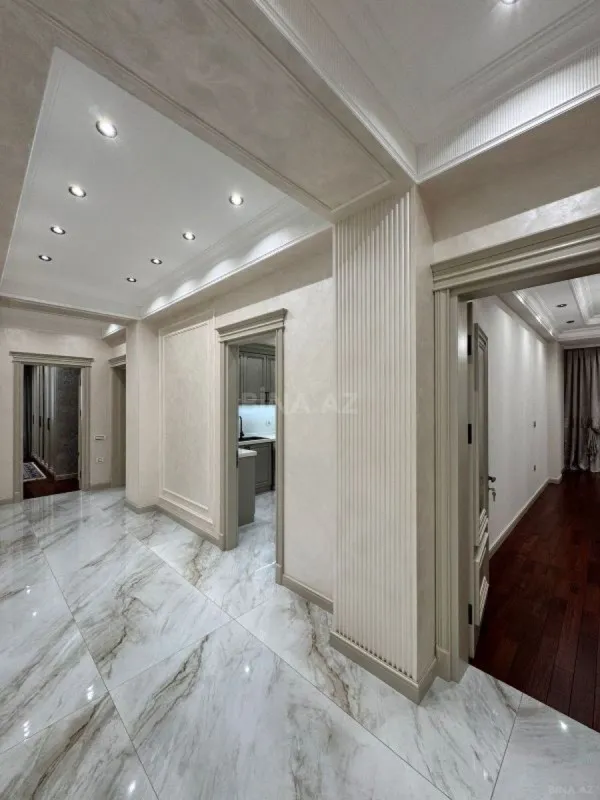 Satılır 3 otaqlı mənzil 153 m²