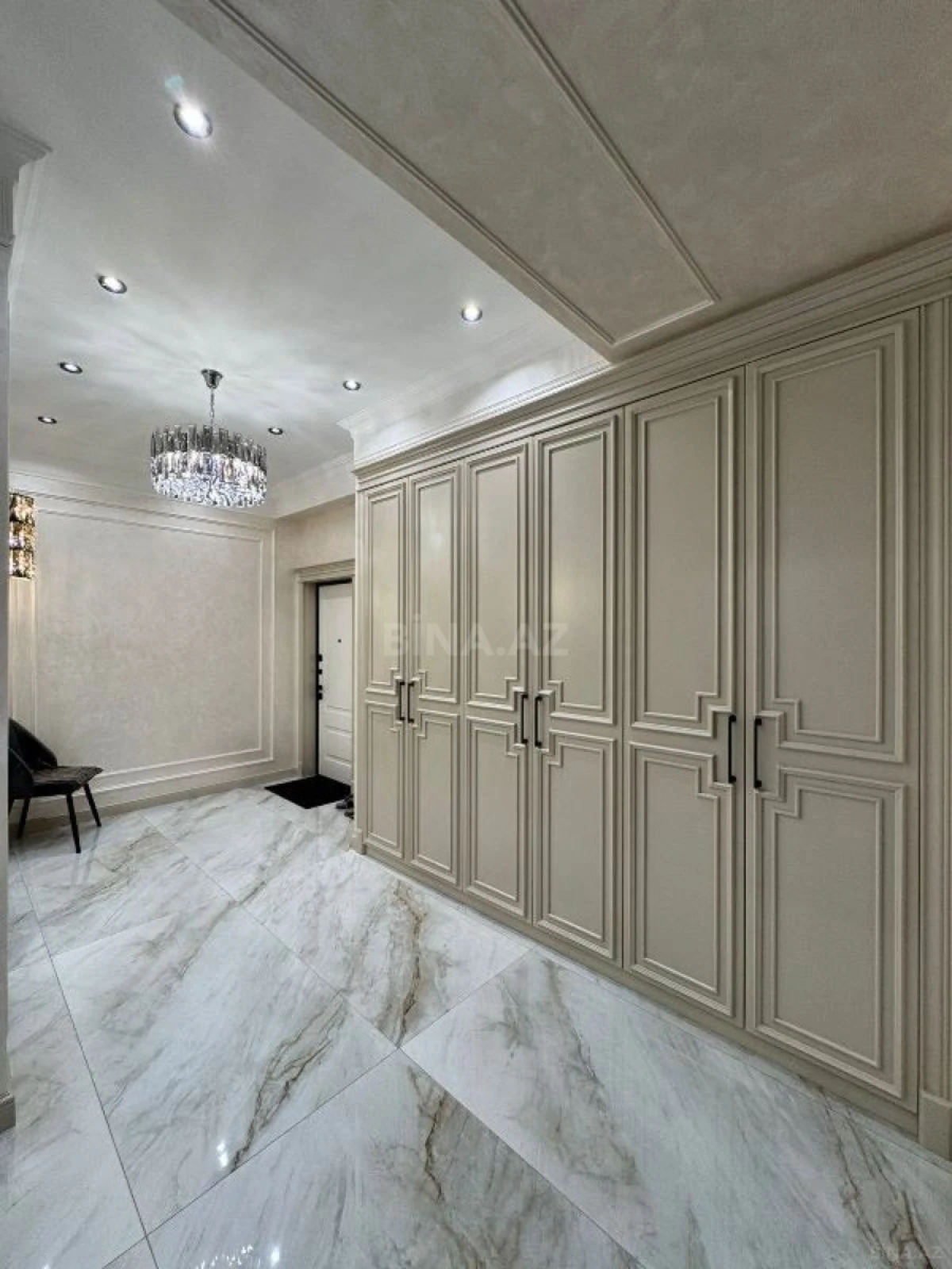 Satılır 3 otaqlı mənzil 153 m²