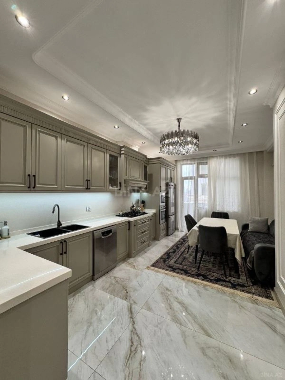 Satılır 3 otaqlı mənzil 153 m²