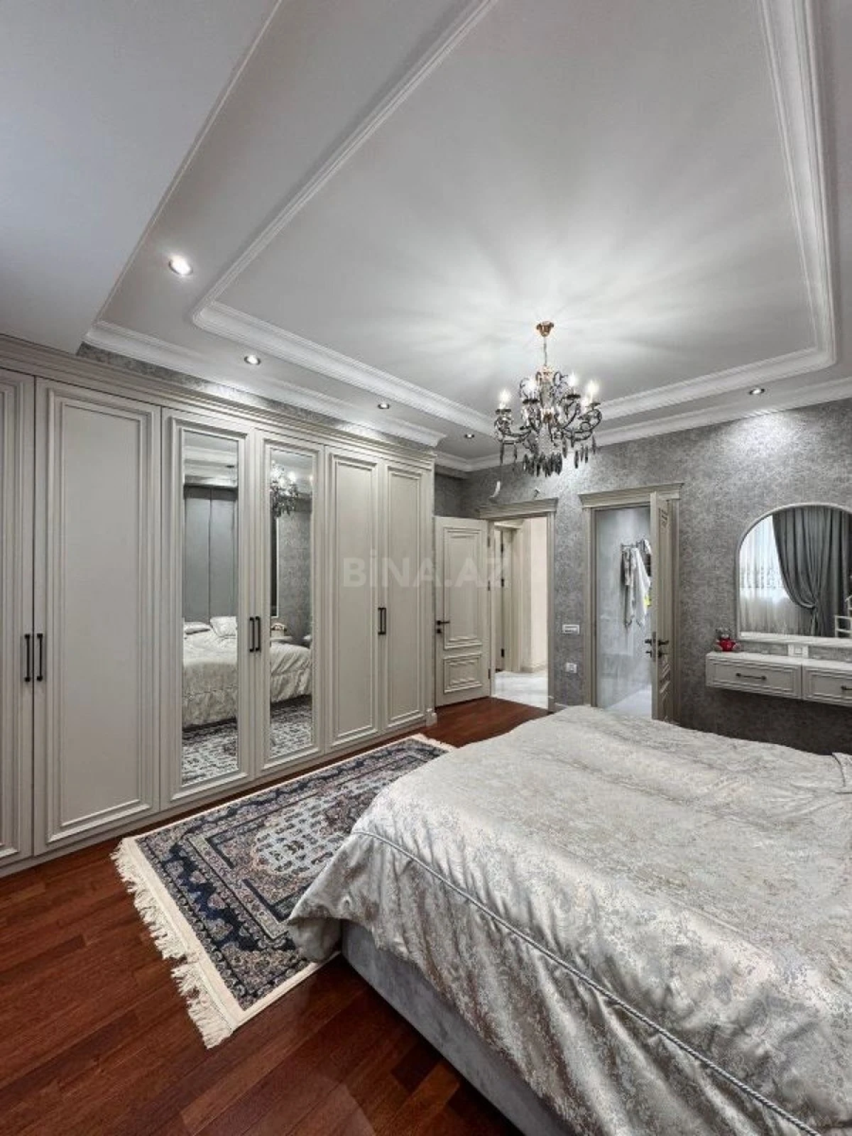 Satılır 3 otaqlı mənzil 153 m²