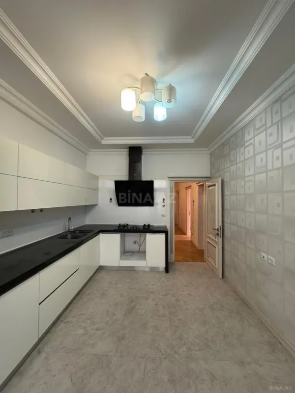 Satılır 3 otaqlı mənzil 153 m²
