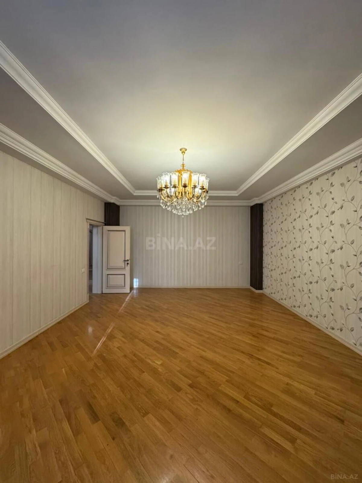 Satılır 3 otaqlı mənzil 153 m²