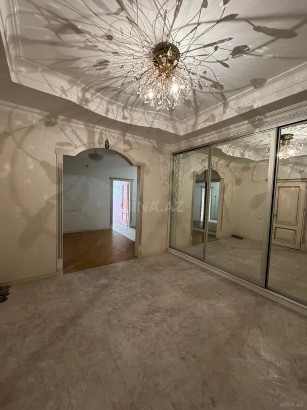 Satılır 3 otaqlı mənzil 153 m²