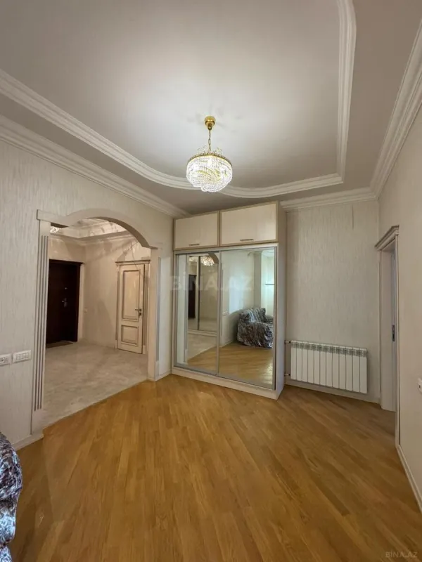 Satılır 3 otaqlı mənzil 153 m²