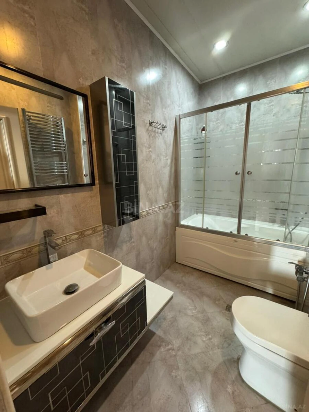 Satılır 3 otaqlı mənzil 153 m²