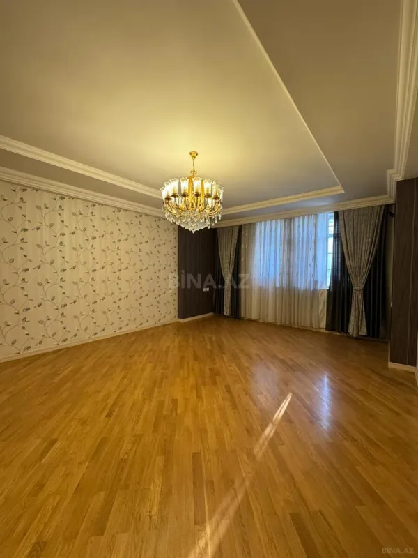 Satılır 3 otaqlı mənzil 153 m²