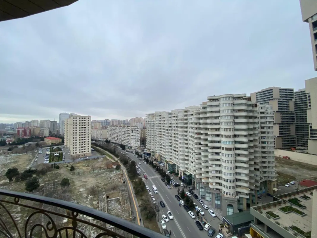 Satılır 3 otaqlı mənzil 160 m²