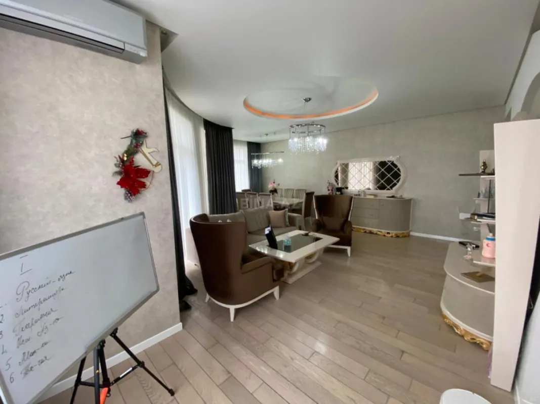 Satılır 3 otaqlı mənzil 160 m²
