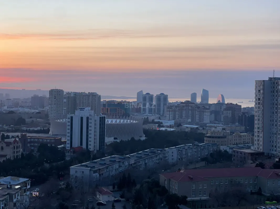 Satılır 3 otaqlı mənzil 160 m²