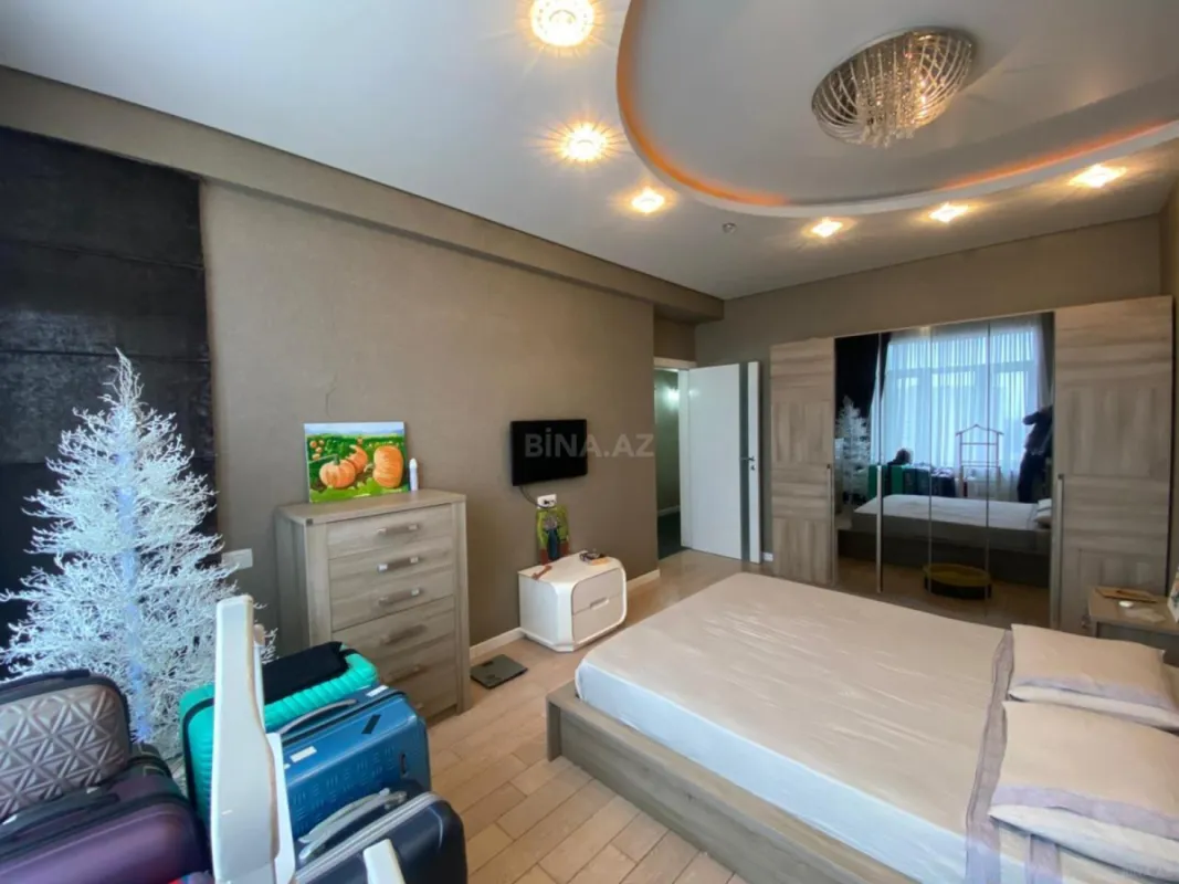 Satılır 3 otaqlı mənzil 160 m²