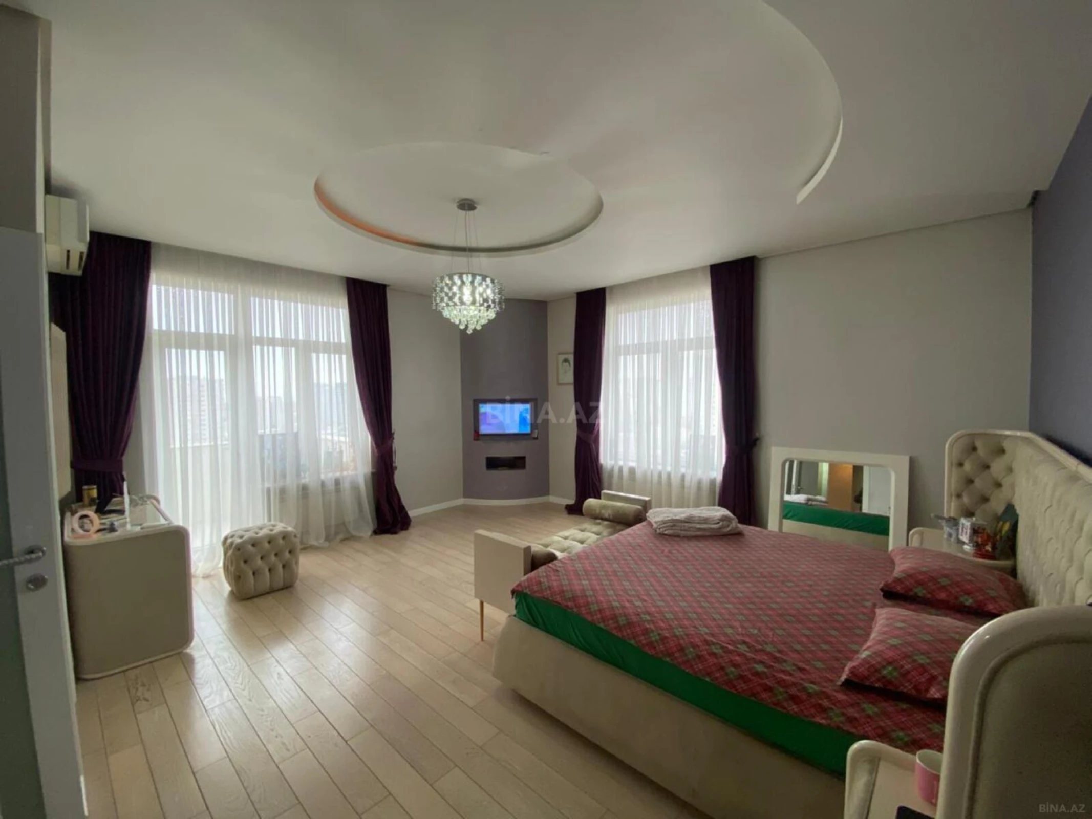 Satılır 3 otaqlı mənzil 160 m²