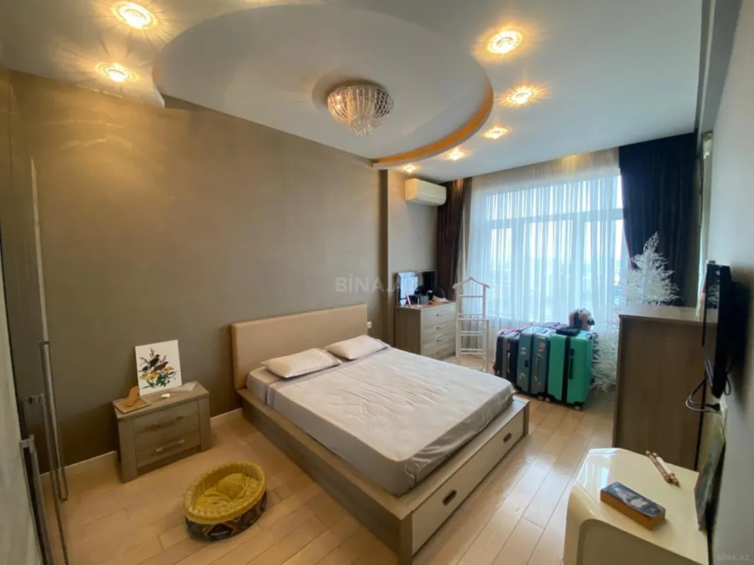 Satılır 3 otaqlı mənzil 160 m²