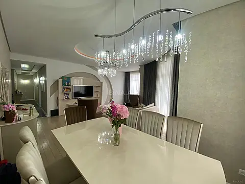Satılır 3 otaqlı mənzil 160 m²