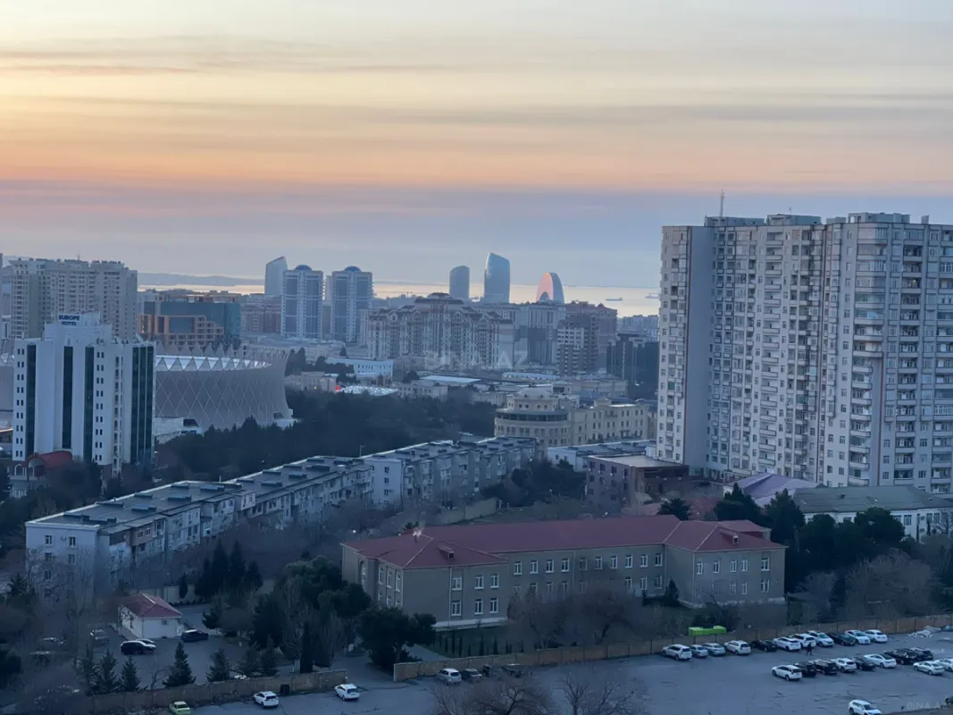 Satılır 3 otaqlı mənzil 160 m²