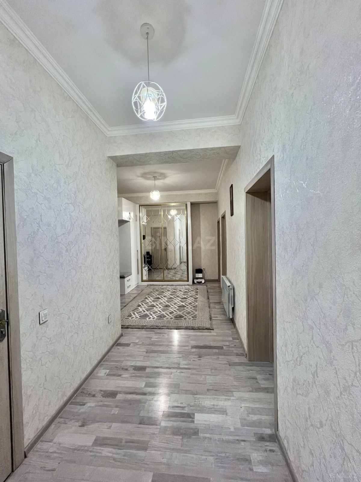 Satılır 3 otaqlı mənzil 126 m²