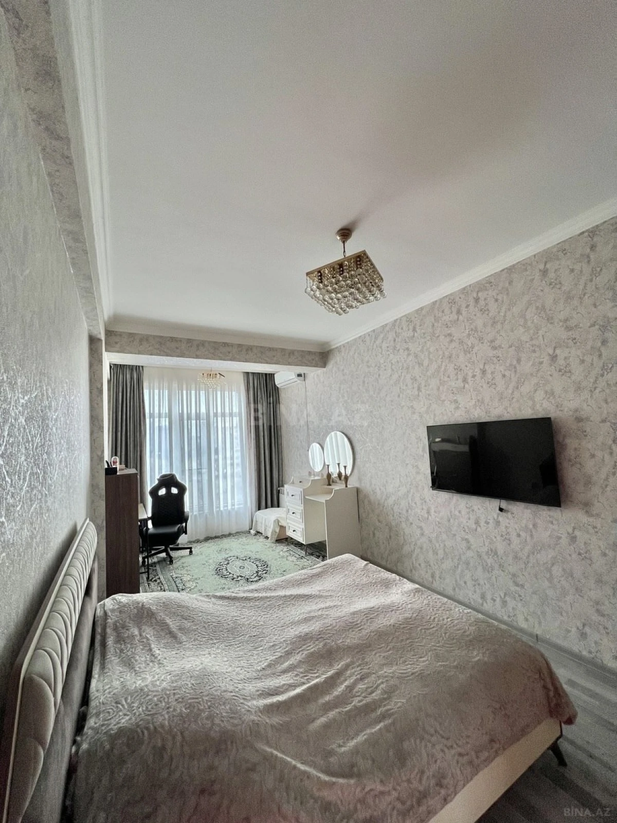 Satılır 3 otaqlı mənzil 126 m²