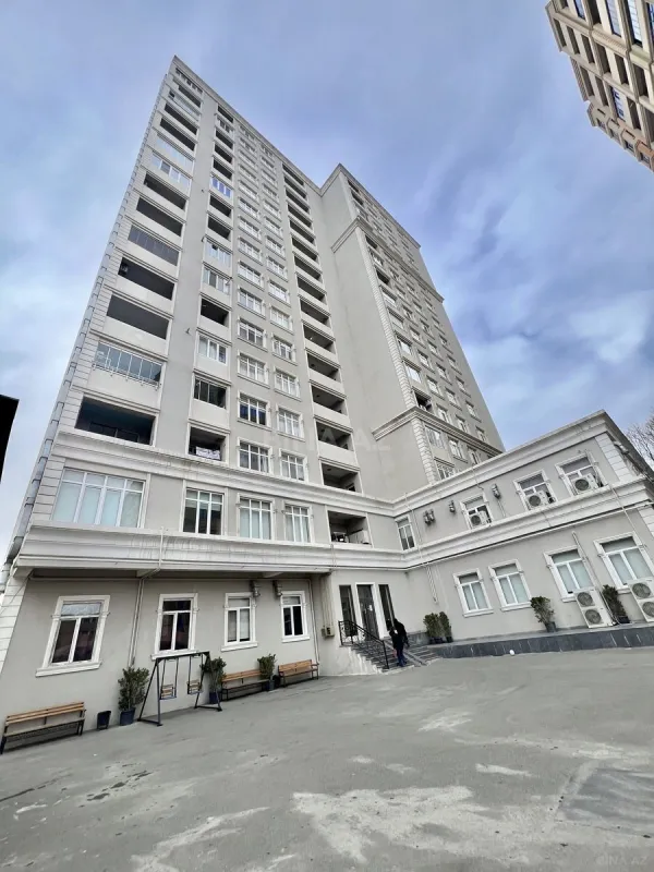 Satılır 3 otaqlı mənzil 126 m²