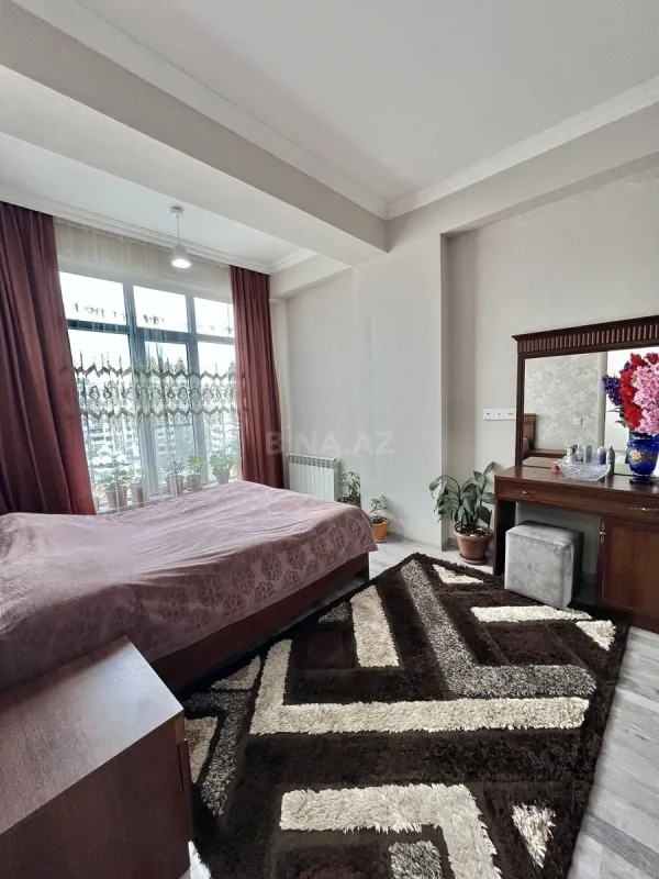 Satılır 3 otaqlı mənzil 126 m²