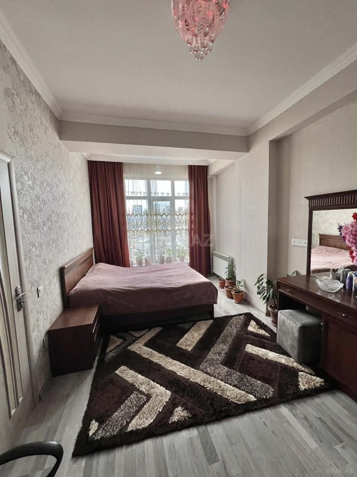 Satılır 3 otaqlı mənzil 126 m²
