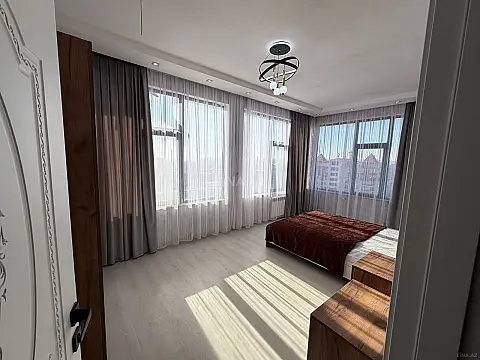 Kirayə verilir 3 otaqlı mənzil 116 m²