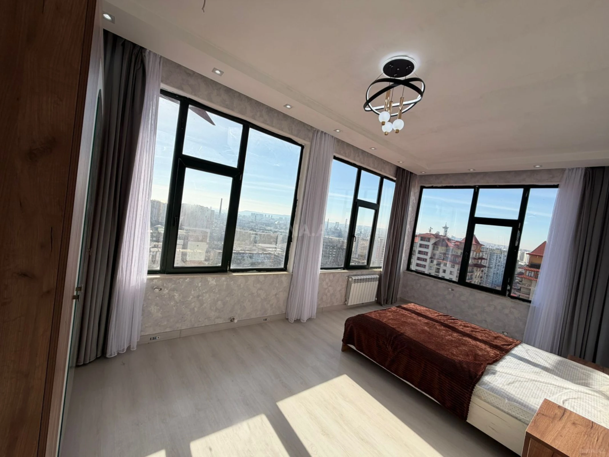 Kirayə verilir 3 otaqlı mənzil 116 m²