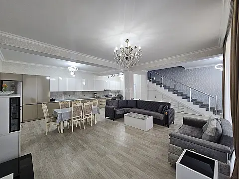 Satılır 4 otaqlı həyət evi 200 m²