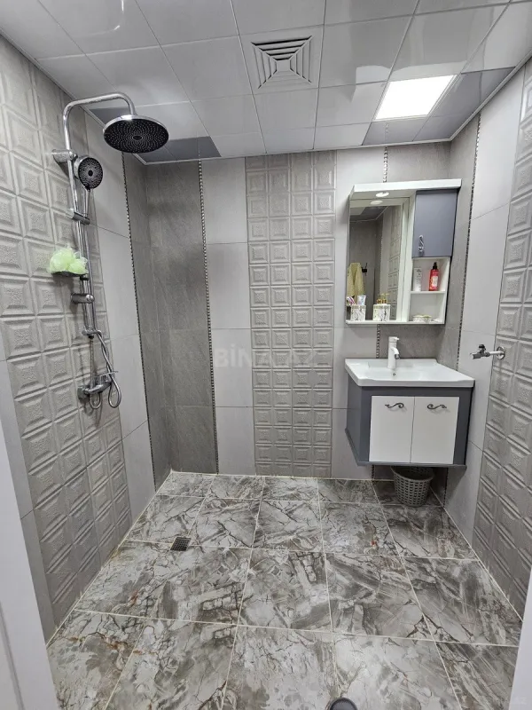 Satılır 4 otaqlı həyət evi 200 m²