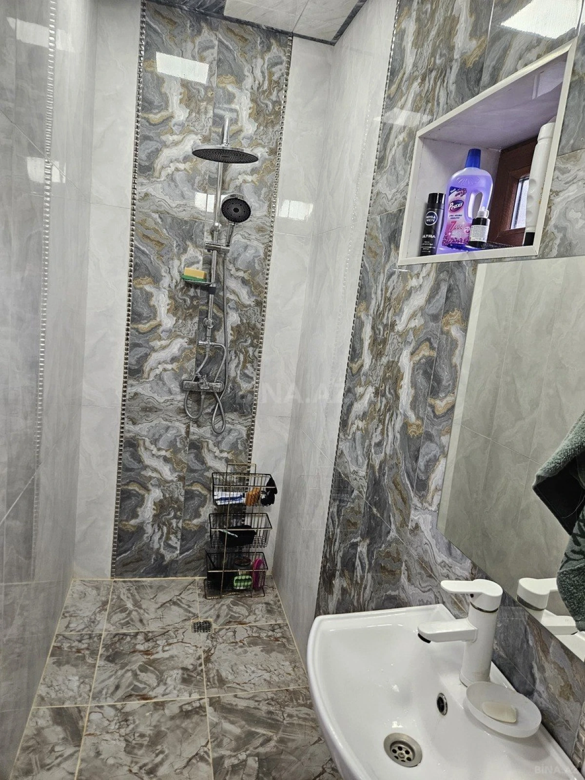 Satılır 4 otaqlı həyət evi 200 m²